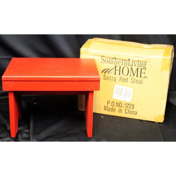 Southern Living Sassy Red Stool 40348 Short Wood Stepping New Simple Country - Picture 1 of 8